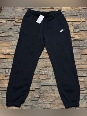 NEW Nike Tapered Sweatpants Men’s Large Black Standard Fit Elastic Waist NWT